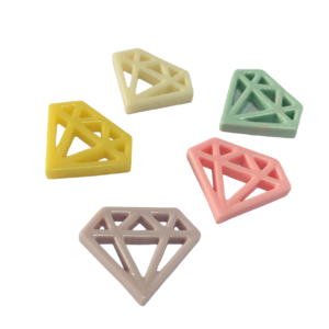 APLIQUE DIAMANTE 2.4x1.9cm c/12pçs